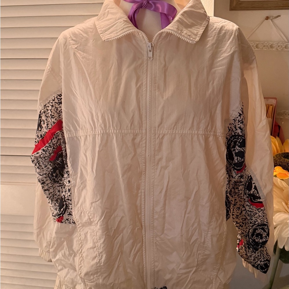 Elegant Women's White and Black Patterned Puffer Jacket